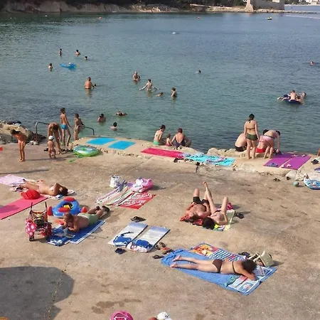 With 2 Bedrooms In Vir, With Wonderful Sea View, Enclosed Garden An... Apartmán Vir