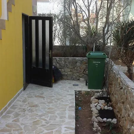 With 2 Bedrooms In Vir, With Wonderful Sea View, Enclosed Garden An... *