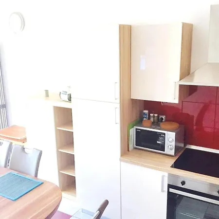With 2 Bedrooms In Vir, With Wonderful Sea View, Enclosed Garden An... Appartamento