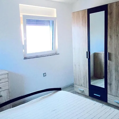 With 2 Bedrooms In Vir, With Wonderful Sea View, Enclosed Garden An... Appartamento Vir